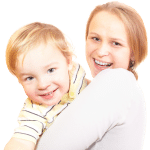 אמא וילד שמחים שקוף