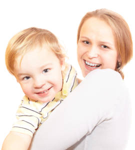 אמא וילד שמחים שקוף