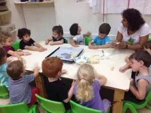 Read more about the article גן האומנויות של ענבר ריינס