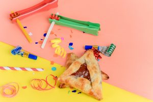 purim-background-with-party-costume-and-hamantaschen-cookies