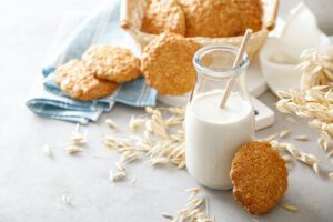 oat-milk-delicious-and-healthy-vegetarian-alternative-milk-drink-non-dairy-milk-1024x682